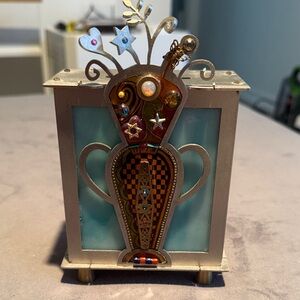 Tzedatah box